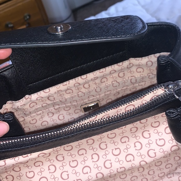 GUESS PURSE - Picture 8 of 10